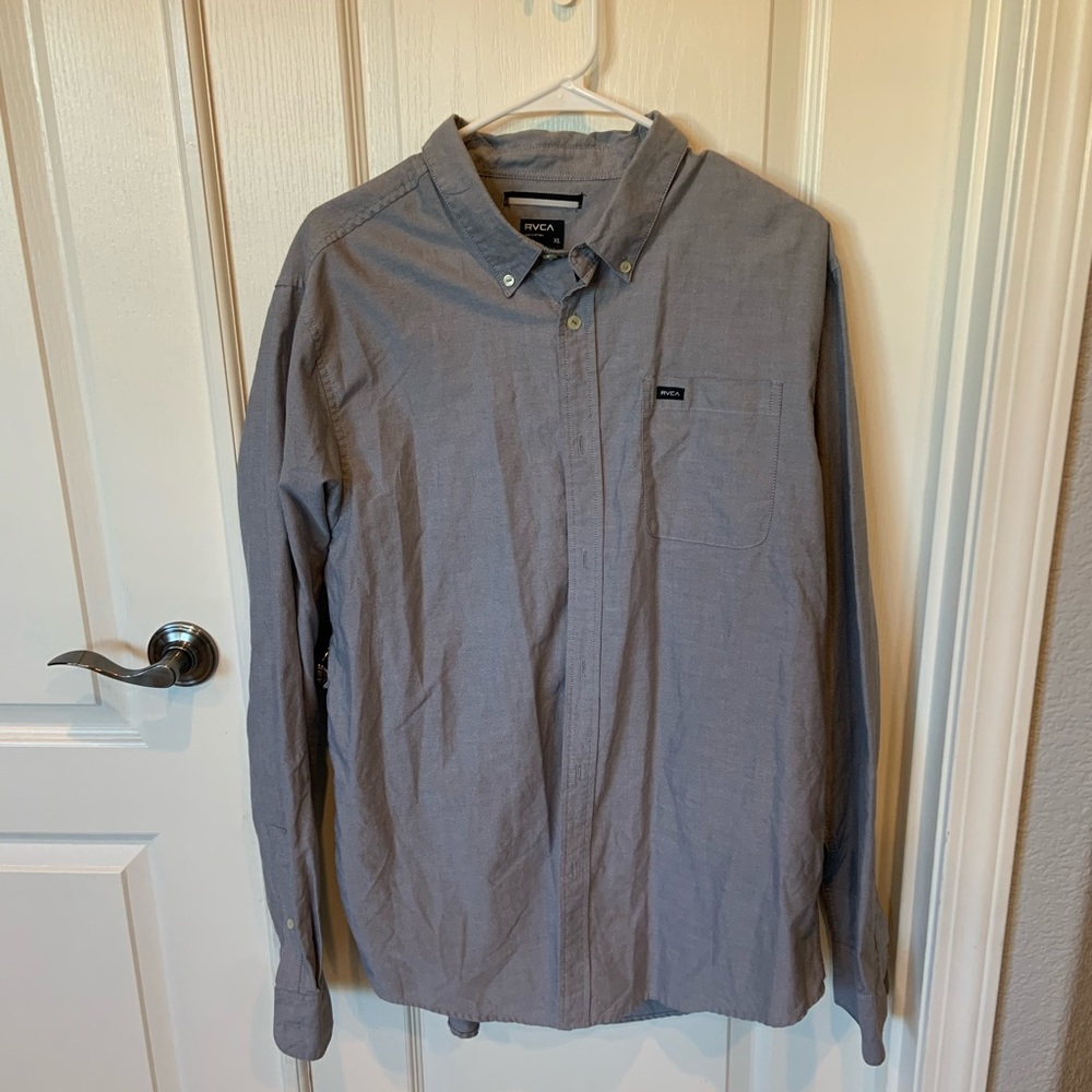 Rvca men’s lighter gray shirt